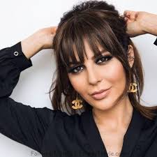 Modern Medium Hairstyles With Bangs For A New Look Bangs With Medium Hair Medium Hair Styles Medium Length Hair Styles