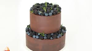 Mit diesen tollen tricks dekorierst du deinen kuchen perfektwenn du deinen kuchen etwas mehr glanz verleihen möchtest, zeige ich dir, wie du mit diesen trick. Zweistockige Torte Dekoriert Mit Beeren Vanilletanz