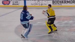 Gotta See It: Swayman, Vasilevskiy square off in outdoor goalie fight