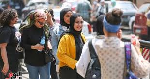 امتحان اللغة الانجليزية للصف الثالث الثانوي علمي 2021 اهداء من فريق العمالقة مع نموذج اجابة مقترح Skwq W5olukikm