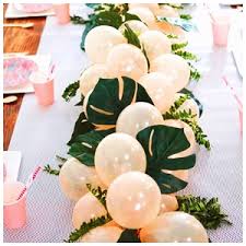 Esta hermosa, brillante y muy única decoración también añadirá un toque de elegancia a. Amazon Com Cadnly Decoraciones De Hojas De Palma Artificiales 60 Piezas De 6 Tipos De Hojas Tropicales Artificiales Para Suministros De Fiesta Tematica De Selva Decoraciones De Safari Falsas Hojas De Monstera