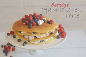 Konfektkuchen., kuchen mit nüssen., weihnachtskuchen. Rezept Pfannkuchen Torte Mit Beeren Bonny Und Kleid