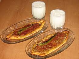 Hafta Sonunda Evde Kendiniz Pide Yapmak Isterseniz Iste Tarifimiz Yarim Paket Margarin 2 Cay Bardagi Yogurt 2 C Yemek Yemek Tarifleri Tarifler