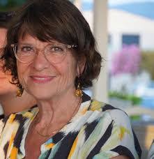 Julie Daigle's Instagram, Twitter & Facebook