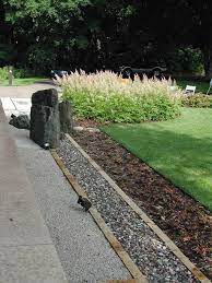 List of lawn edging pavers. Stunning 30 Easy Diy Flower Beds Ideas For Your Garden Https Kidmagz Com 30 Easy Diy Flower Beds Ide Landscape Edging Easy Backyard Landscaping Lawn Borders