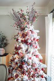 Rather than using a traditional star topper, she opted for bunches of festive berry. 50 Unique Christmas Tree Decoration Ideas And Themes 2020