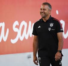 Hansi flick, who is stepping down as bayern munich coach at the end of this season, will take over the german national team after this summer's euro, a german newspaper reported on monday. Fc Bayern Und Hansi Flick Hansi Kam Mit Einer Prasentationsmappe Welt