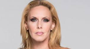 Η εβελίνα παπούλια έχει επιλέξει να μιλάει μόνο για τα επαγγελματικά της όμως ο φωτογραφικός φακός της εφημερίδας «real news» την εντόπισε με τον. Ebelina Papoylia Tempo24 News