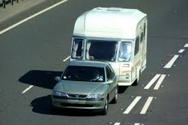 Iar pentru a conduce cu b motocicleta se poate doar daca se incadreaza in categoria a1 adica sa nu depaseasca 175 kg, sa nu depaseasca 35kw= 46cai putere. Este Suficient Permisul De Categorie B Pentru A Tracta O Rulota Sau Alte Masini Tractari Auto