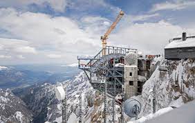 Blick auf die talstation der neuen seilbahn zugspitze. Bergstation Der Neuen Seilbahn Zugspitze Mit Montana Verbundprofilen Gefertigt