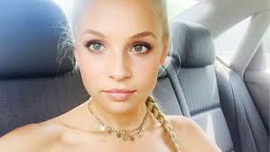 Iszak eszti bikinis képei visszahozzák a nyarat! Iszak Eszter Celebrities Actors Actresses Necklace