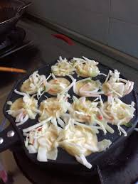 Kami sedikit mengubah resep takoyaki yang sebelumnya, juga menambahkan isian udang favorit kami. Resepi Takoyaki Mudah Dan Enak Ieyra Com