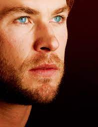 Ugh Hit Me In The Heart Why Don T You Chris Hemsworth Hemsworth Chris Hemsworth Thor