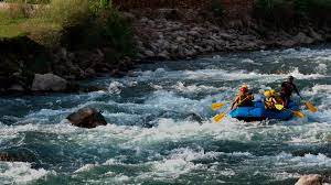 Lakes, rivers, mountains, circuits and lands are much appropriated to practice rafting, parachute jumping, hang gliding, mountain bike, trekking and. Canotaje En Lunahuana Cabalgando Sobre El Rio Canete