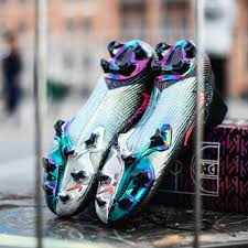 Latest on los angeles lakers small forward lebron james including news, stats, videos, highlights and more on espn. Lebron James Kylian Mbappe Unisportstore Com Facebook