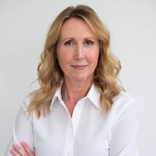 Amazon.com: Between Dark and Light (Allison Hart Private Investigator  Thrillers): 9781735119830: Mahle, Robin: Books