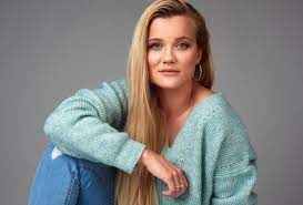She is an actress, known for million dollar arm (2014), skam (2015). Sandra Lyng De Fikk Meg Til A Fole Meg Som En Darlig Mor Vg