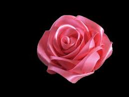Rosa Con Cinta Raso Flor Con Cinta Sin Aguja Ni Hilo Faciles De Hacer Youtube En 2020 Hacer Flores Con Cintas Flores De Cinta Flores Bordadas En Cinta