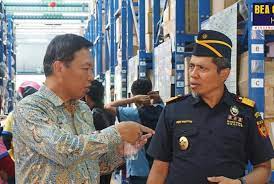 Direktur pt aam, lee myung ho menambahkan, selain memproduksi masker kain untuk donasi, pihaknya juga produksi untuk dijual secara umum. Kepala Kantor Bea Cukai Kunjungi Perusahaan Kawasan Berikat Republika Online