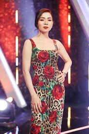 Thí sinh phương vy giả giọng lệ quyên. Ca SÄ© Lá»‡ Quyen Ä'inh Chinh Chiá»u Cao Cá»§a Minh
