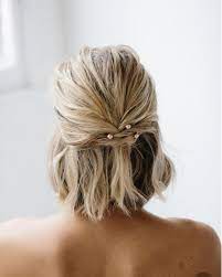 Use a statement hair accessory with soft curls. 30 Perfect New Year S Eve Short Hairstyles To Ring In 2020 Short Wedding Hair Hair Styles Hairstyle