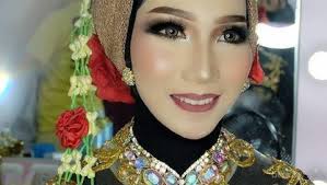 8 inspirasi makeup paes untukmu yang berhijab walau trend baru. Inspirasi Make Up Pengantin Adat Jawa Untuk Hijabers Tetap Bisa Pakai Paes