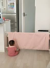突っ張り棒2本とシーツでベビーゲートをdiy 赤ちゃんスペース ベビーゲート 子供部屋