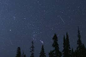 A meteoroid of the perseids with a size of about ten millimetres entering the earth's atmosphere in slow motion (x 0.1). Pluie D Etoiles Filantes Comment Observer Le Pic Des Perseides Cette Nuit