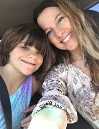 loveonthespectrum is looking for some new friends to join our family. In  particular, they'd love to hear from SINGLE AUTISTIC WOMEN & LGBTQ+  INDIVIDUALS IN THE USA. Soooo…if that sounds like you