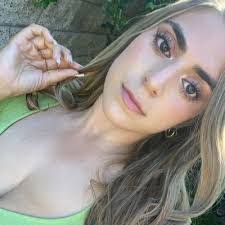 Danielle Renfrow's Instagram, Twitter & Facebook