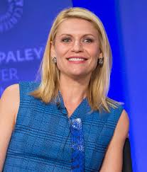 Claire danes a épousé en 2009 hugh dancy, qu'on a vu dans la chute du faucon noir et qui est actuellement la star de la série hannibal, qui cartonne. Claire Danes Wikipedia