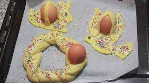 1 kg farina 00, 1 bicchiere d 'olio d' oliva, 1 cubetto lievito di birra, 1 cucchiaino sale, pepe, 1 bicchiere d 'acqua, uova sode. Ricetta Scarcella Pugliese Di Pasqua Con Umberto Youtube