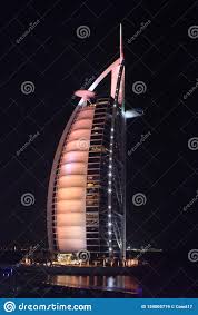 The cheapest way to get from dubai to burj al arab costs only aed 4, and the quickest way takes just 18 mins. Dubai Burj Al Arab In Der Nacht Luxus 7 Sterne Hotel Redaktionelles Stockbild Bild Von Mann Segel 159005719