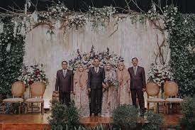 Pin Oleh Bieba Adiba Di Raindropsdeco Wedding Decoration Tema Pernikahan Tempat Pernikahan Pesta Kebun