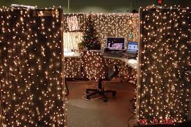 48 Beautiful Diy Christmas Light Decoration Ideas Godiygo Com Diy Christmas Light Decorations Decorating With Christmas Lights Cubicle Decor Office