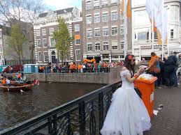 Ver más ideas sobre holanda, amsterdam, amsterdam holanda. Dia Do Rei Em Amsterdam A Festa Mais Louca Da Holanda Buenas Dicas Dicas Sinceras De Viagem