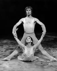 Carla fracci, la ballerina classica più famosa al mondo e considerata una delle più talentuose del novecento, si è avvicinata alla danza subito ben prima di roberto bolle, carla fracci ha contribuito a portare la danza in contesti pop, a cominciare dalla televisione: 10 Ballerine Che Hanno Fatto La Storia Della Danza Vogue Italia