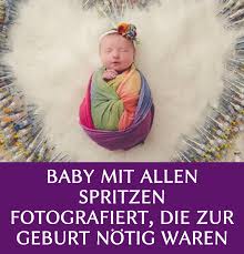 Baby Mit Spritzen Fotografiert Die Zur Geburt Notig Waren Familie Geburt Baby In 2020 Zur Geburt Baby Drittes Kind
