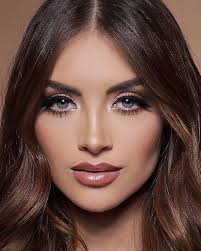 La técnica de maquillaje con aerógrafo es nuestra favorita, logra un  acabado “flawless” de larga duración, ideal para todo tipo de pieles.  Productos de la marca @dinairofficial Modelo: @alocece @blanc__studio