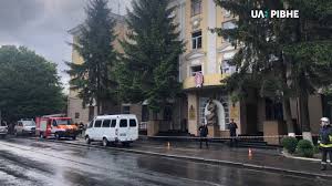 Хоча змі офіційно не є четвертою владою, але перетворилися у могутню силу, з якою змушені рахуватися і державні діячі, і. V Pershij Den Vstupnoyi Kampaniyi U Rivnomu Zaminuvali Universitet Kriminal Novini Rivnogo Ta Oblasti Rivne Vechirnye