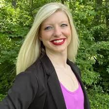 Kelli Cunningham's Instagram, Twitter & Facebook