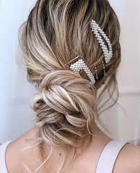 haarspangen sind das trendaccessoire 2019 sie verleihen dem haar ruck zuck ein style upgrade prom hairstyles for long hair hair accessories pearl hair clip