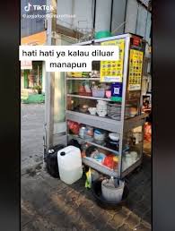 Keramik etalase rumah makan mewah. Hiii Netizen Ini Pergoki Dua Ekor Tikus Asyik Makan Di Etalase Warung