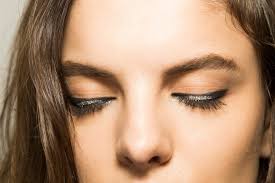 Curate a makeup collection you love with more mindfulness (2020 guide). 9 Eyeliner Tricks That Will Change Your Life Or At Least Save You Time Glamour