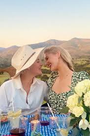 Congratulations! Home and Away star announces her same-sex wedding 👇👇