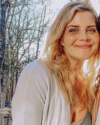 Melissa Frederick's Instagram, Twitter & Facebook