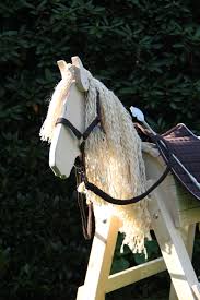 Mit jeder bauanleitung von selbst.de gelingt der nachbau garantiert. Endlich Mal Ein Schones Holzpferd Bei Dem Die Proportionen Stimmen Ein Holzpferd Wie Die Stabile Princess Von Der Firma Top Holzpferd Holzpferd Garten Pferd