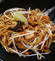 A padthai wokbar egy kellemes sziget a nagyvárosi zajban, ahol összhangban a város lüktetésével, igazodva a felgyorsult életmódhoz te is megtapasztalhatod, hogy egy gyors étkezés is lehet minőségi, egészsége és kompromisszumoktól mentes. The 10 Best Restaurants Near Arkad Ors Vezer Tere In Budapest Central Hungary Tripadvisor