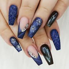 Les debía esta fotito diseño de uñas en azul marino y plateado! Arte De Unas Negras Unas Azul Marino Unas Color Azul