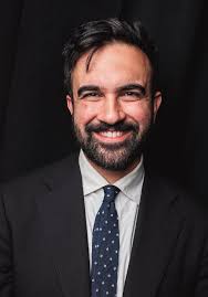 בתמונה: גם תפוח גדול ונוצץ יכול להיות מורעל. Even a big, shiny apple can be  poisoned (English follows) 1. חברים ישראלים, עכשיו, כשאנחנו נלחמים להחזיק  אפילו עוד יום אחד פה בגזרתנו, דווקא